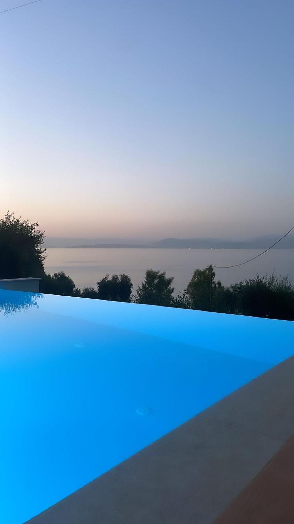 Veroniki Penthouse Deluxe Apartment Agios Ioannis Peristerion Buitenkant foto